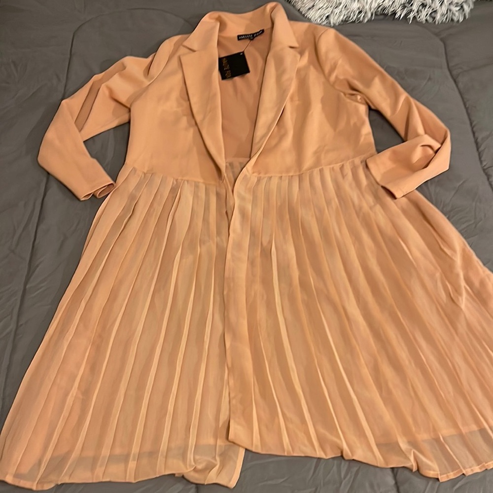 Haute Fox 1X Sheer Bottom Mauve Blazer. Long Sleeve with collar, Never worn 👚